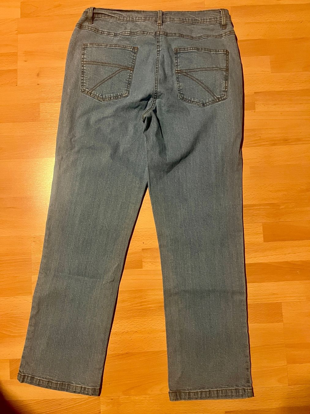 Jeans: Helle Stretch- Jeans, Kurzgrösse 21 – Usato da Strengelbach venduto da Lucaernest 1