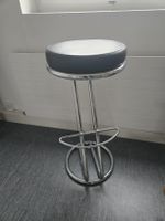 Barhocker Metall verchromt mit schwarzem Sitz gepolstert