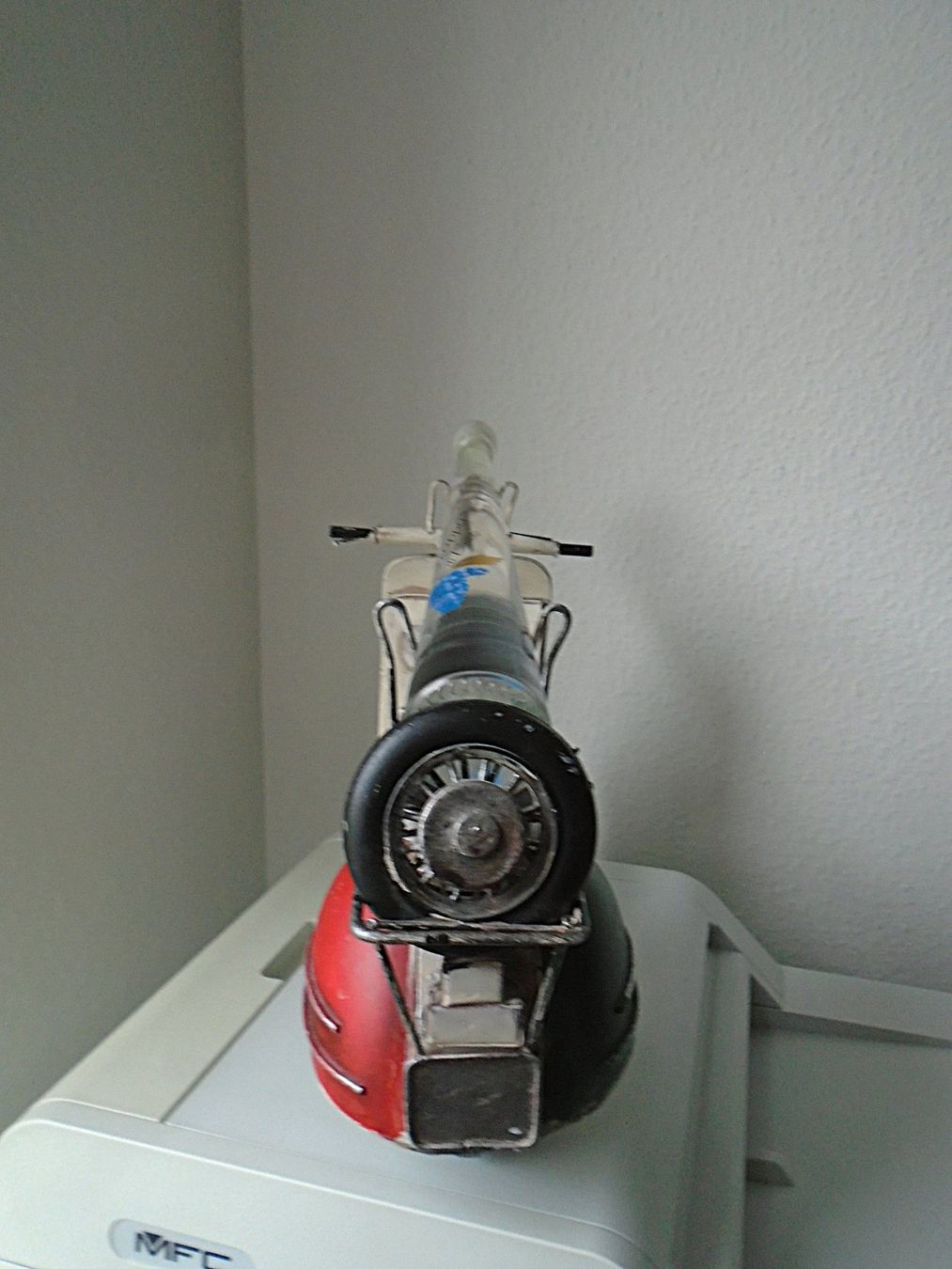 Tutte le decorazioni: VESPA (Blech) mit Grappa - Roller als Flaschenhalter / Deko – Usato da Pfeffingen venduto da Elfenstein 3