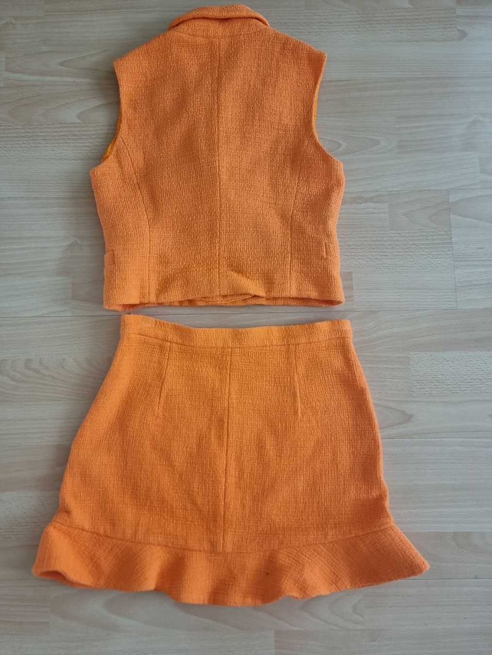 Zara Lotti di vestiti: Jupe mit Gilet – Usato da Affoltern am Albis venduto da Ebruli89 5