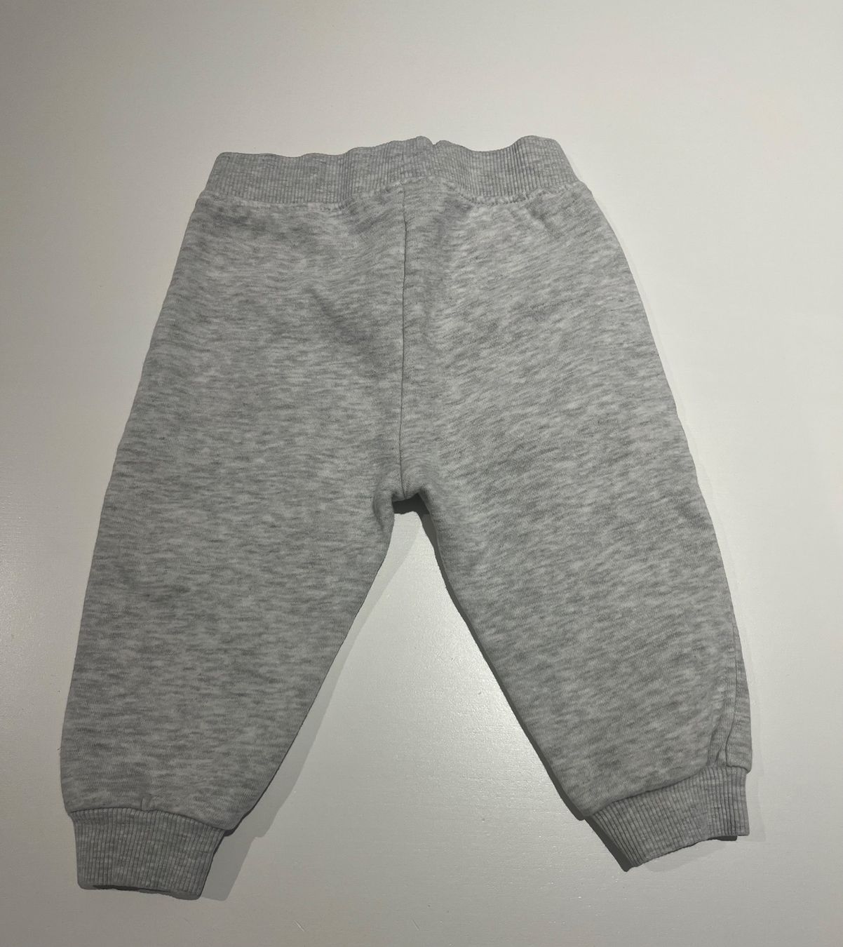 Primark Pantalons: Primark, Pumphose, Hose, Jogginghose, hellgrau, Gr. 74 – D'occasion à Mollis par Miss_Dresses 3