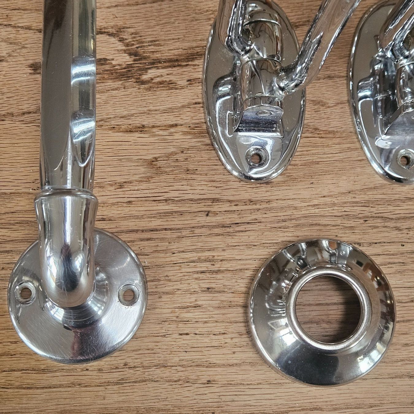 Supporti a parete: Konvolut Handtuch-, Seifen-, Glashalter, Griff Chrom – Usato da Wettingen venduto da Christianv 3