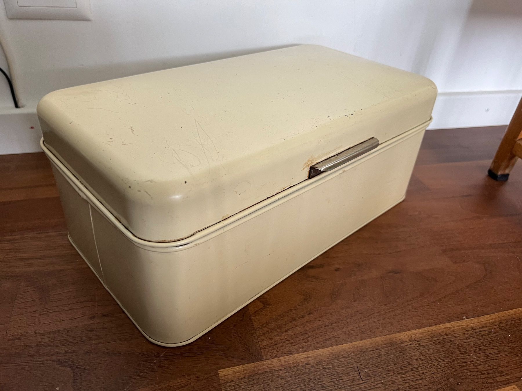 Behälter & Ähnliches: Vintage Brotkasten Blechdose Alt – Gebraucht aus Jona von  4