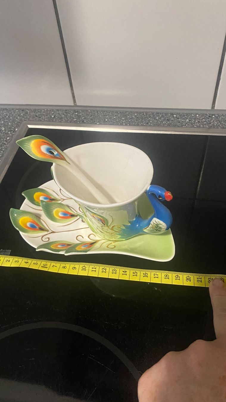Tazze: Hübsche 3D Tasse aus Keramik – Usato da luzern venduto da bar_5gtr 5