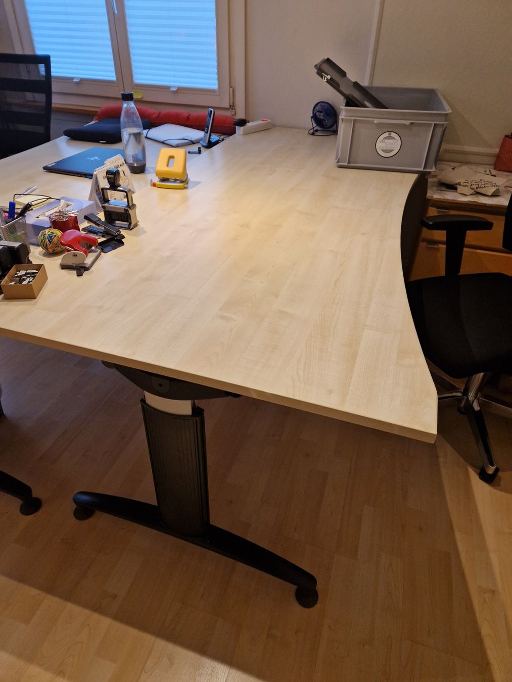 Sitag Scrivanie: Schreibtisch Holz SITAG – Usato da Lichtensteig venduto da ann_9w9b