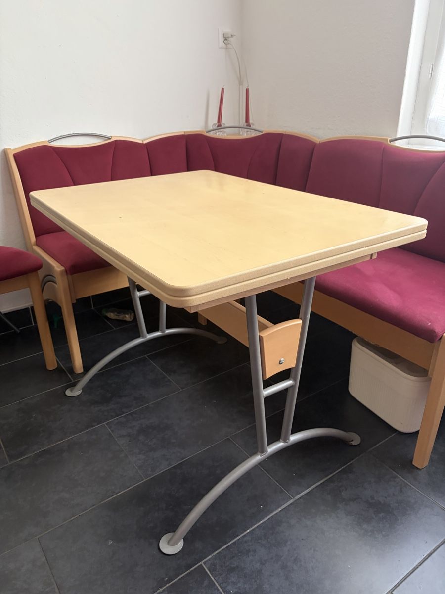 Panchine: Eckbank mit Tisch und 2 Stühlen – Usato da Weggis venduto da din_mfg6