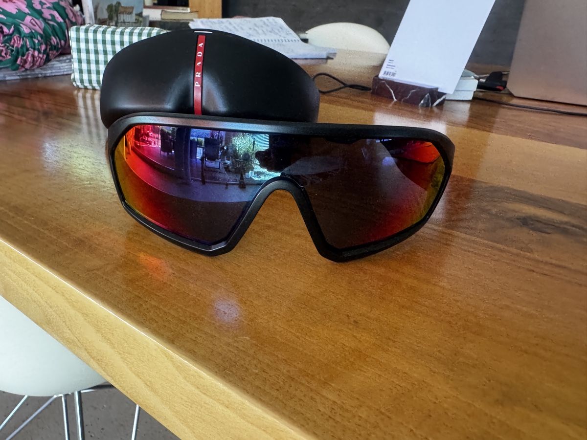 Prada Occhiali & Lenti: Prada Sonnenbrille original sehr gepflegt – Usato da Gipf-Oberfrick venduto da Iberico