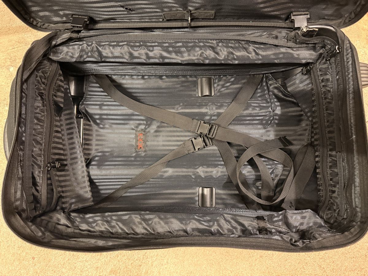 Tumi Valises de voyage: Valises TUMI - 3 x lots – D'occasion à Genève par ell_6xrl 5