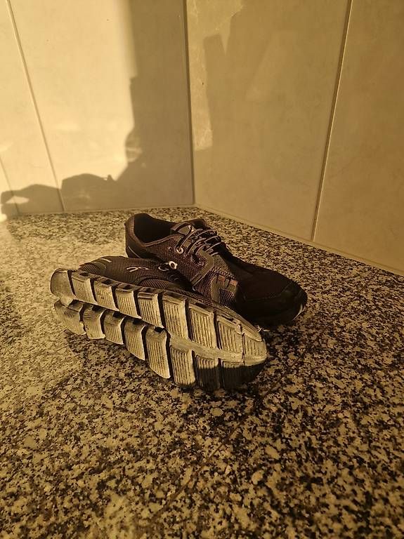 Scarpe da donna: On-Schuhe Gr.37.5 – Usato da Schlieren venduto da sinjadecrom 1