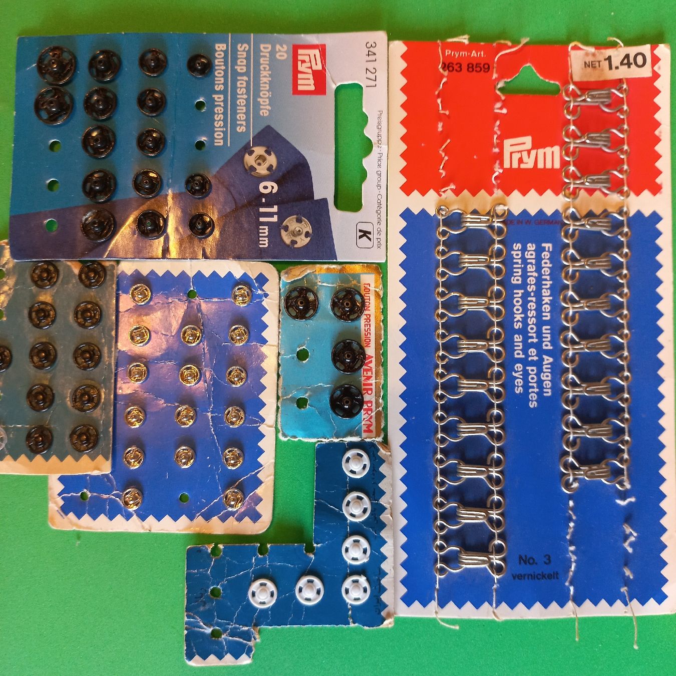 Bottoni: Lot de boutons pression et agrafes Prym. – Usato da Dompierre FR venduto da fat_xth5 2