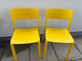 Zwei Ikea Stühle Kunststoff gelb stapelbar