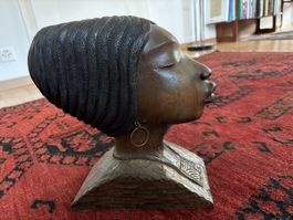 Buste femme africaine en bois sculpté signé KOUA