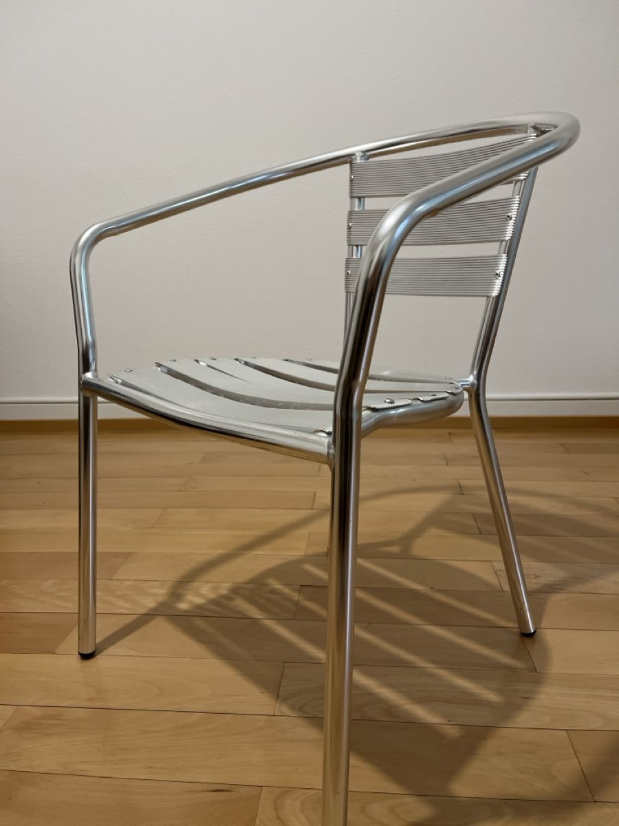 Chaises: Metall Balkonstuhl Gartenstuhl – D'occasion à Basel par Buechermensch