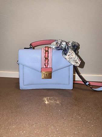 ALDO Handtasche hellblau/rosa mit Kette