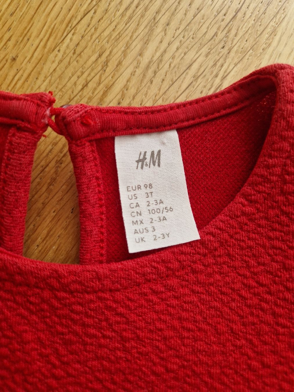 H&M Vestiti & Gonne: Kleid H&M rot Grösse 98 – Usato da Remetschwil venduto da interiorandbeauty 1
