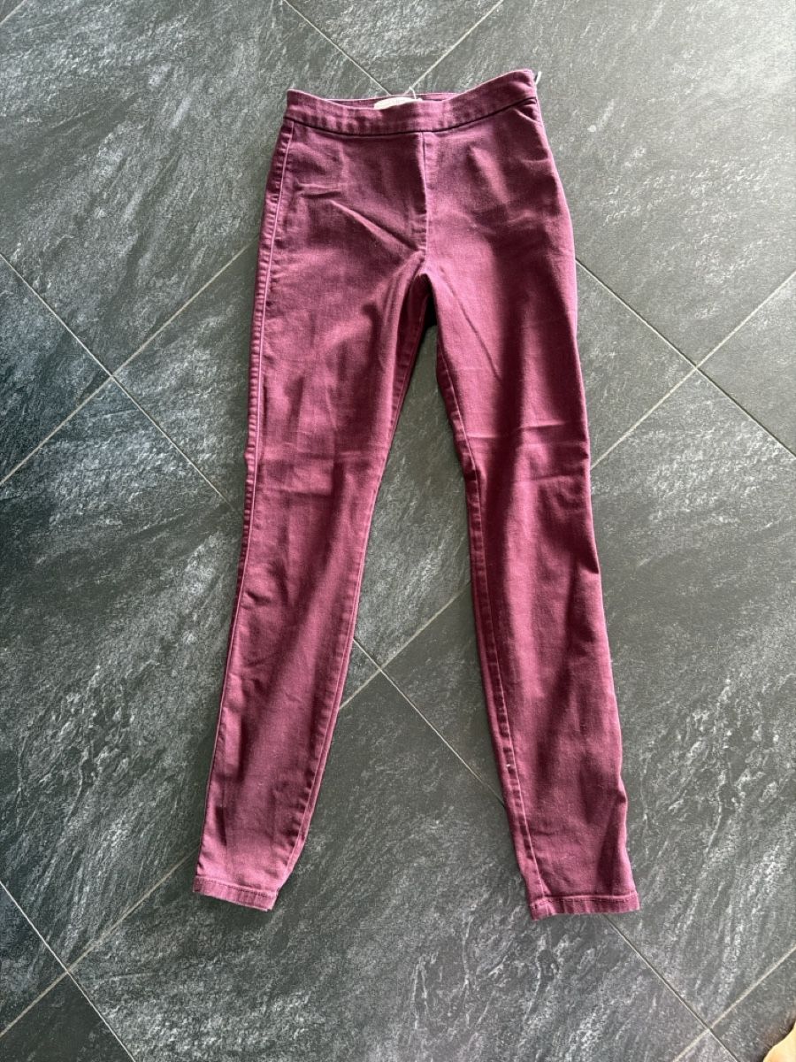 H&M Jeans: Jeans burgund S – Usato da Däniken SO venduto da NBdesign