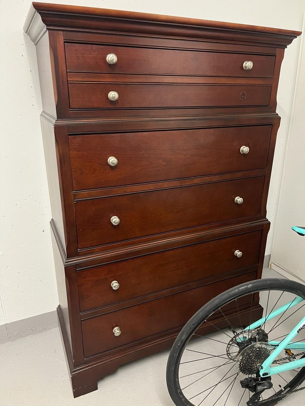Cassettiere: Wooden wardrobe and bedside table – Usato da Zürich venduto da bur_7cxd 1