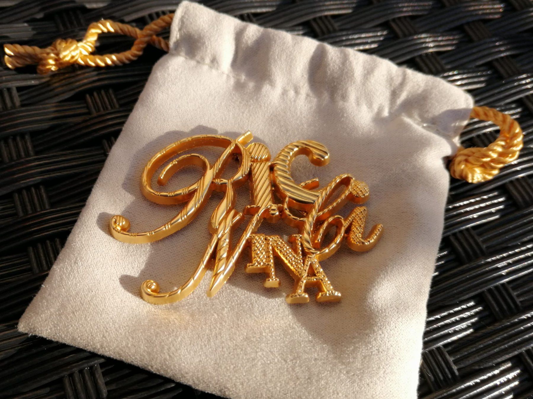 Nina Ricci Spille & Fermagli: Brosche Original  Logo von Nina Ricci – Usato da Winterthur venduto da Jopf1 5