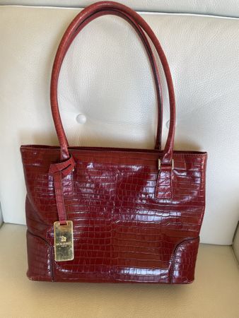 Maison Mollerus rot, Lackleder