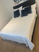 Biete schönes Bettgestell mit Matratze in Top Zustand!
