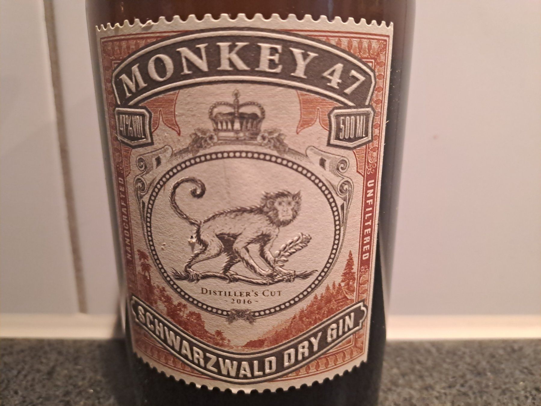 Monkey 47 Spiritueux: Monkey 47 Gin Distiller's Cut 2016 mit Goldring und Box – Neuf avec emballage d'origine à Elsau par Kellerraeumung 2