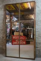 grosses, verspiegeltes Eisenfenster, Spiegel