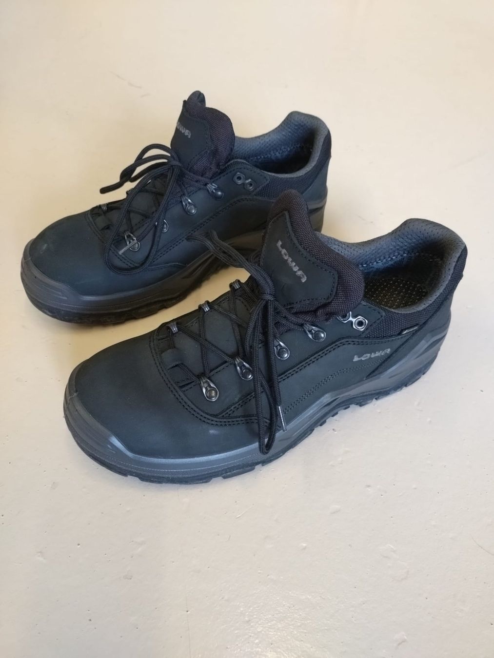 Scarpe da uomo: Schuhe Lowa Arbeitsschuhe Gr. 46 – Nuovo (secondo la descrizione) da Wald ZH venduto da darioq21 5