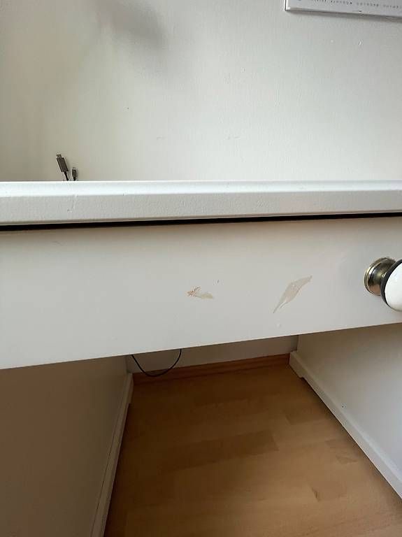 Ikea Scrivanie: IKEA LIATORP Schreibtisch in weiss – Usato da Winterthur venduto da cni_2m88 2