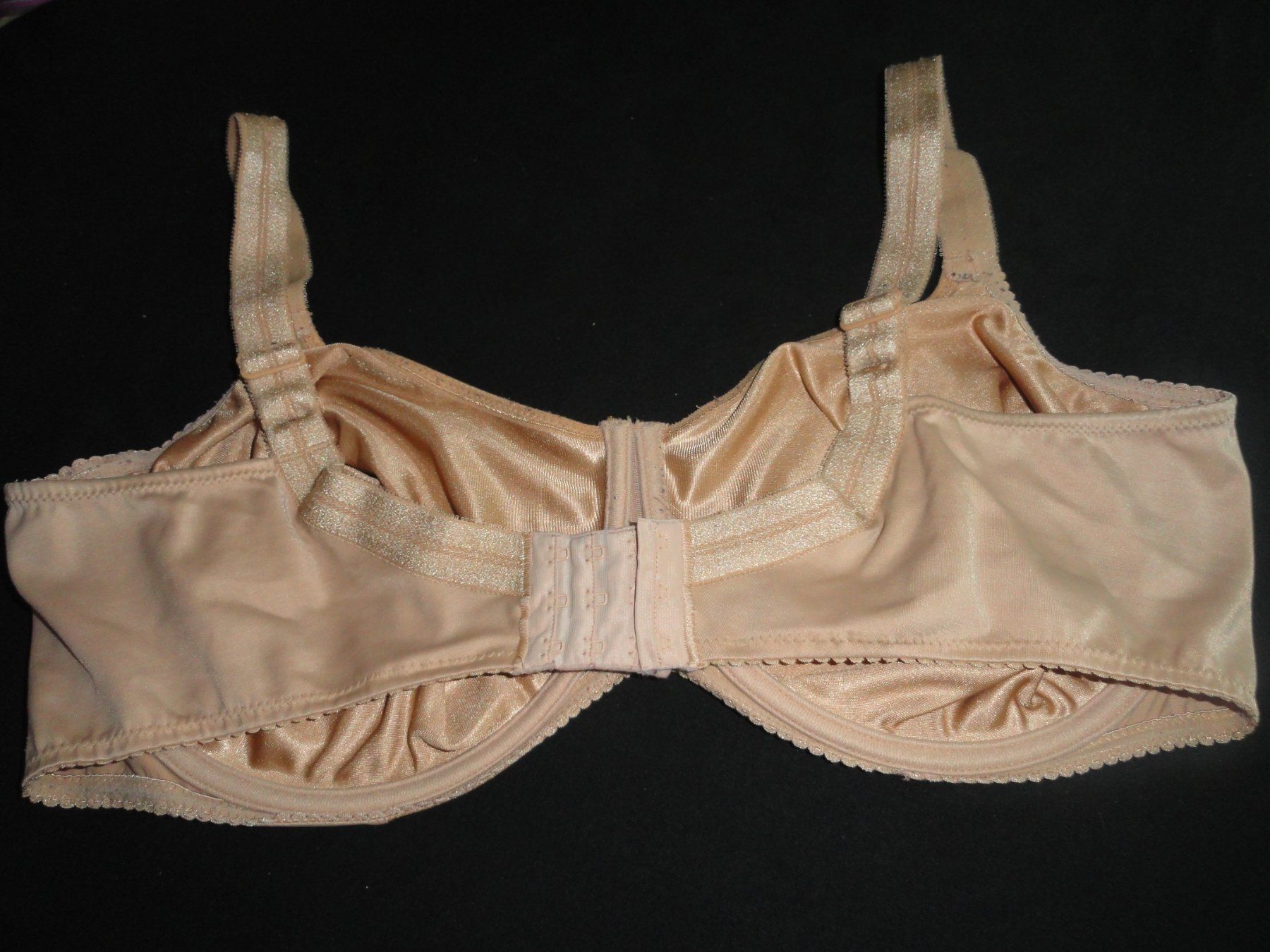 Sonstige Unterwäsche: BH 100D NEUWERTIG *** – Gebraucht aus Uetendorf von bibibop 1