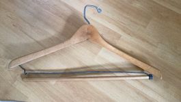 Vintage Kleiderbügel Holz m. Hosensteg 44 cm gebraucht