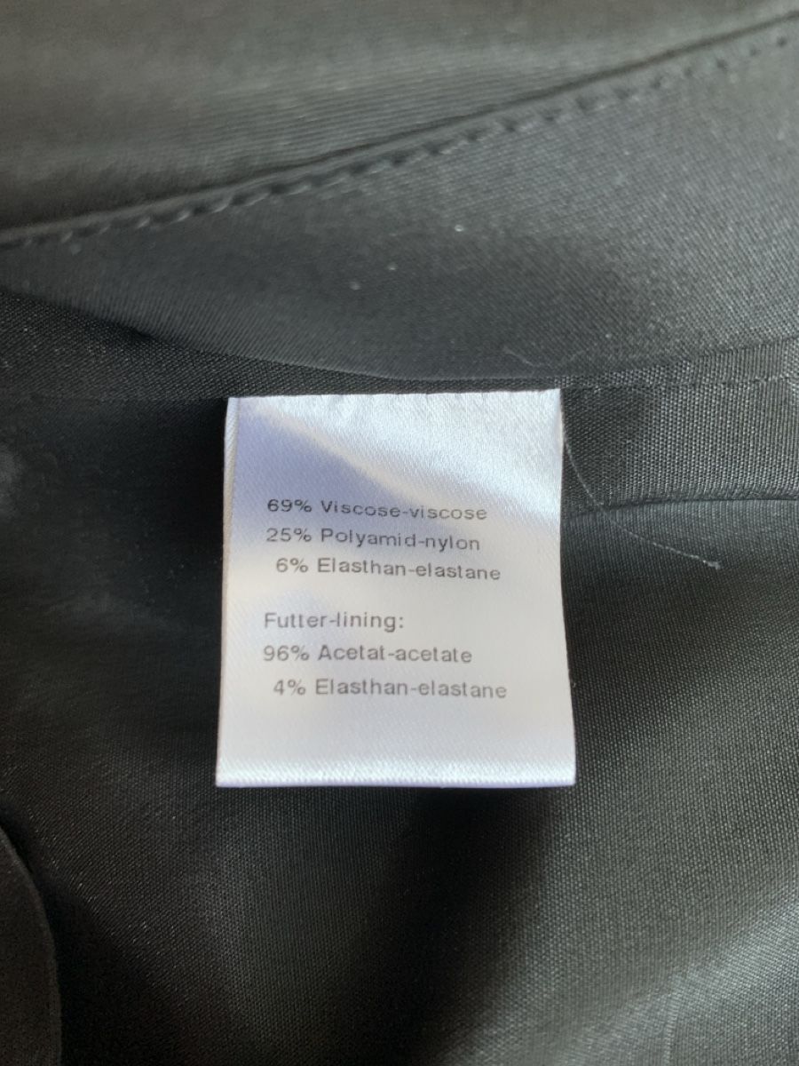 Akris Vestiti: AKRIS: Elegantes schwarzes Kleid mit Cutout, 36 – Nuovo (secondo la descrizione) da Luzern venduto da designluzern 7