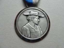 Huguenin Medaille Tracht Trachtenfrau Fest Trachtenfest 1982