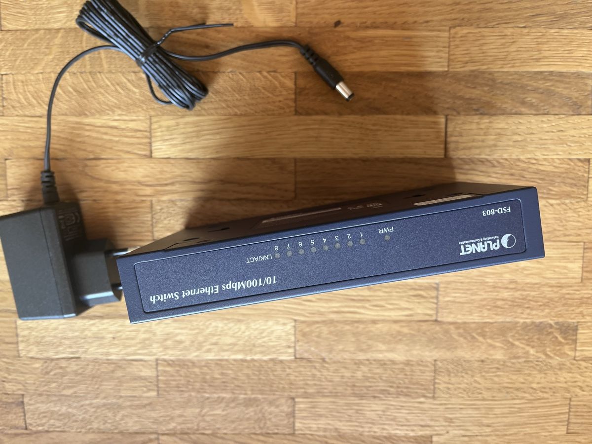 Hub & Switch: PLANET 8-Port 10/100Mbps Ethernet Switch FSD-803 – Usato da Münsingen venduto da kuenz7 1