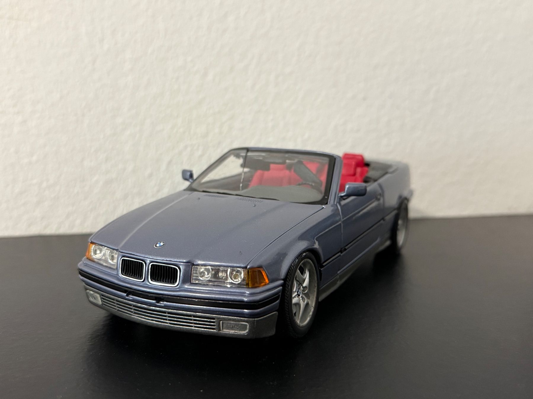 BMW Modellini d'auto: BMW 325i E36 Cabrio 1:18 Maisto – Usato da Bülach venduto da Meti2023 2