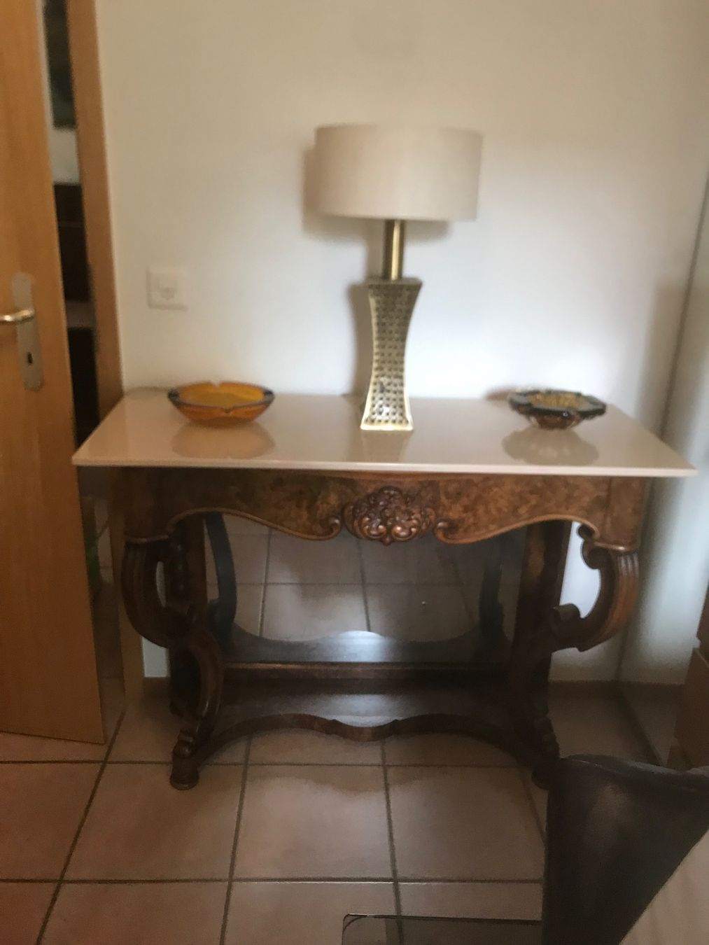 Cassettiere: Console en noyer avec marbre moderne – Usato da Servion venduto da cap_8wjb 1