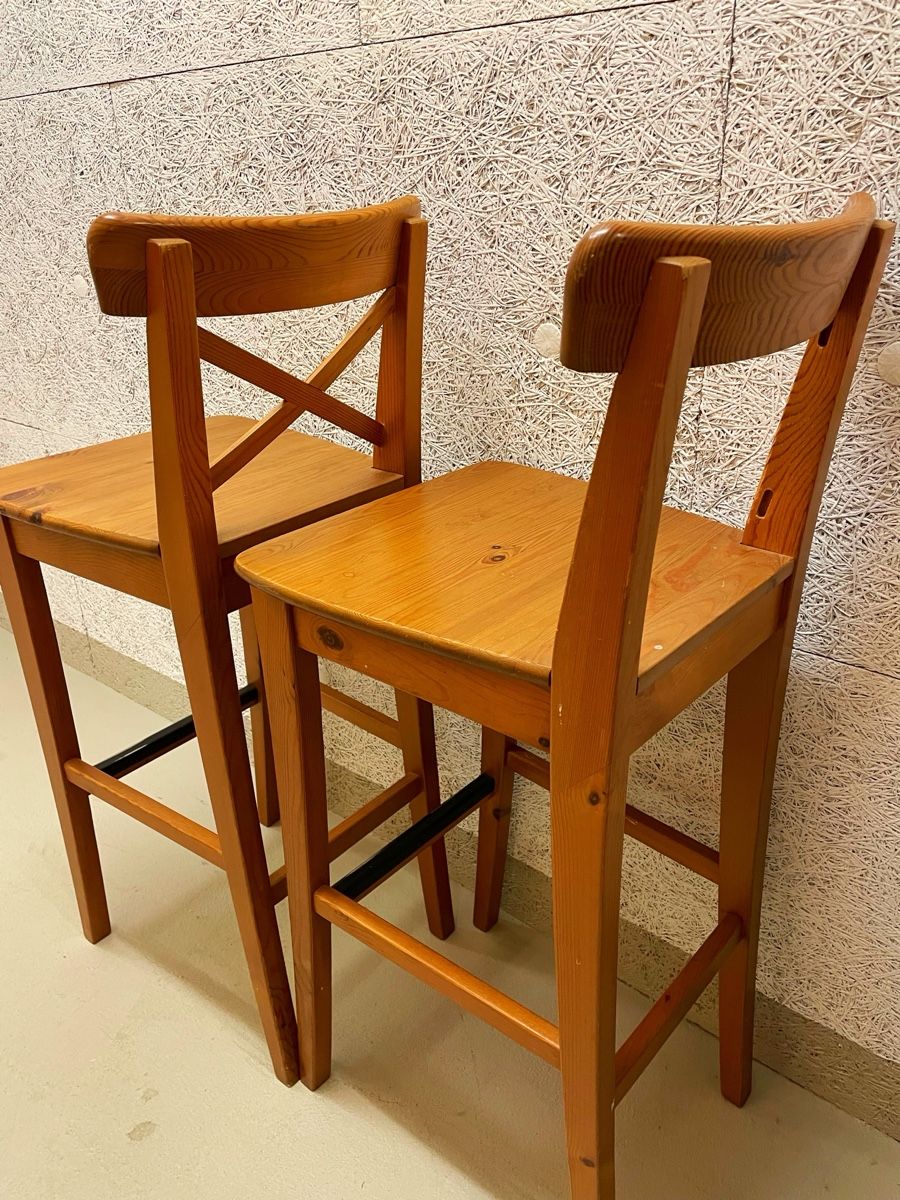 Hocker: Two Wooden Bar Stools – Gebraucht aus Glattpark(Opfikon) von fra_6n5b
