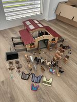 Schleich Horse Club Reiterhof & Waschplatz mit Riesen-Zubehö