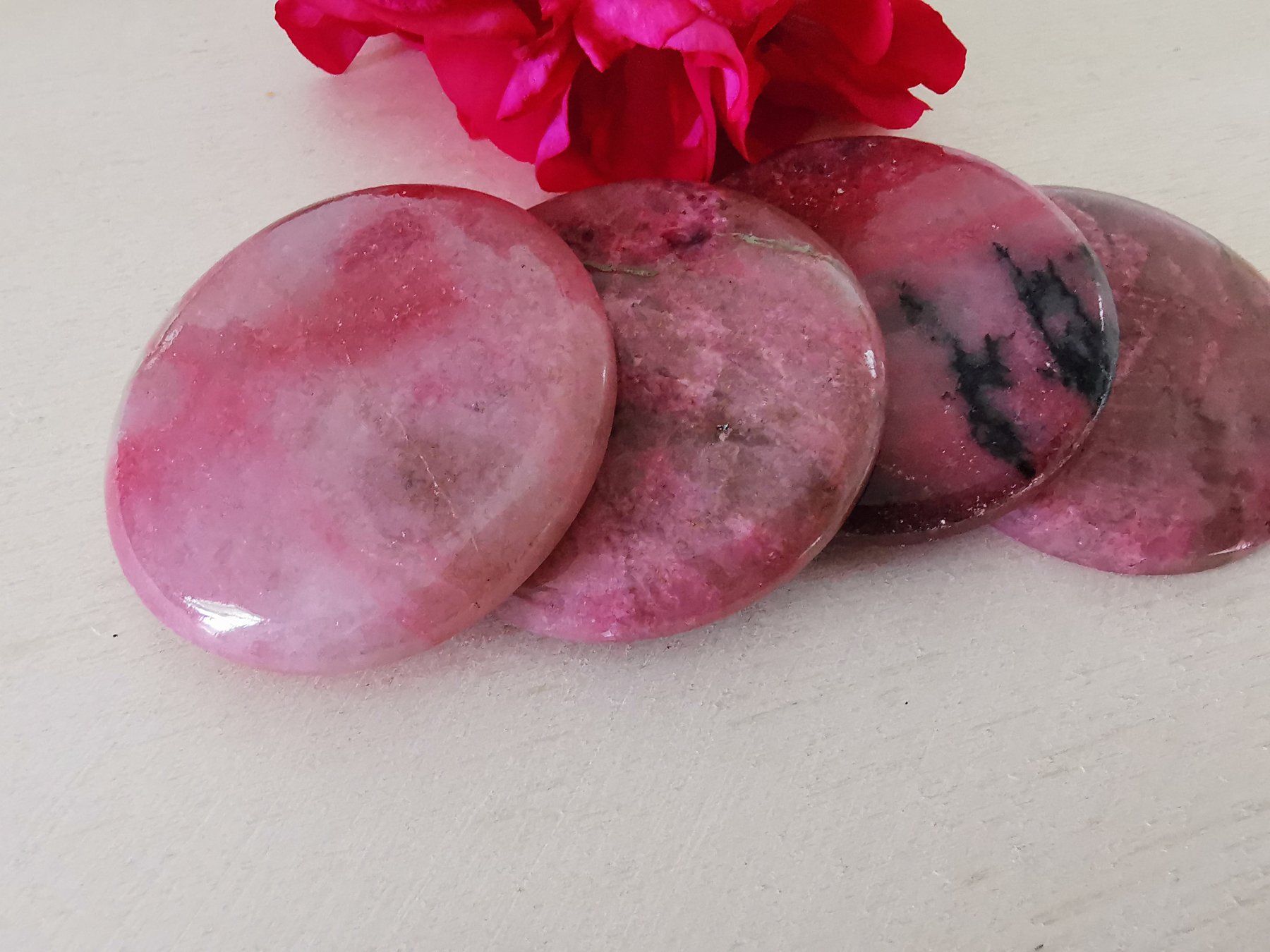 Edelsteine: 4 Stk. grosse Rhodonit Cabochon / Lager-Sondererkauf – Neu und originalverpackt aus Dierikon von Buntspecht-10 3