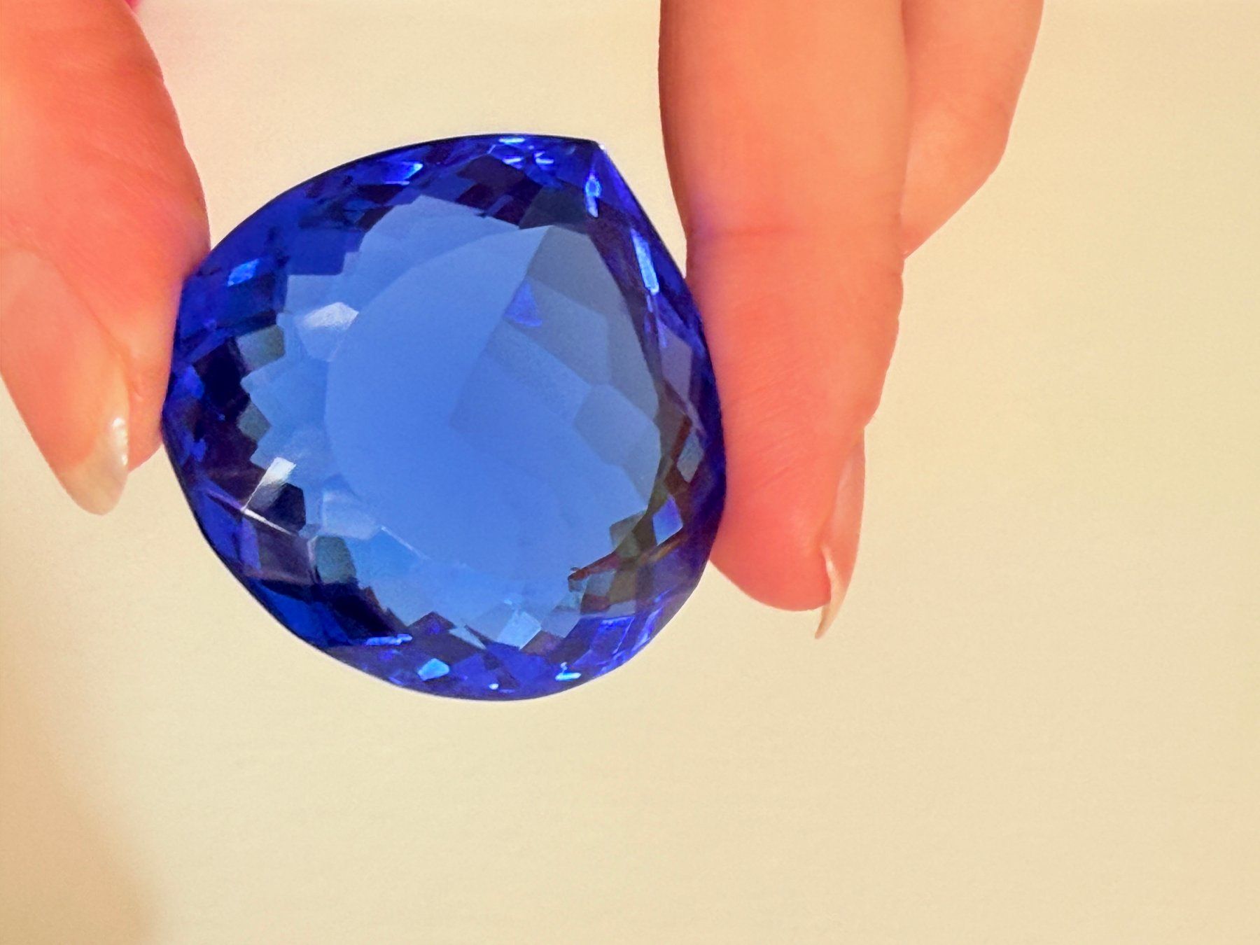 Edelsteine: Certified 170.05 Ct – Neu und originalverpackt aus Genève von AWWA 1