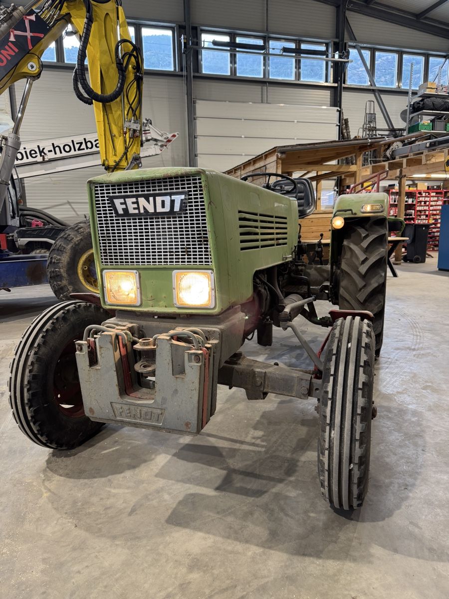 Fendt Traktoren: Fendt Traktor – Gebraucht aus Zeneggen von Holzjoni