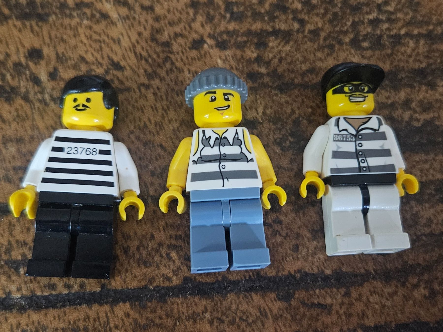 Lego Kit di costruzioni: lego lot de 3 figurines – Usato da Confignon venduto da Ecrofigs