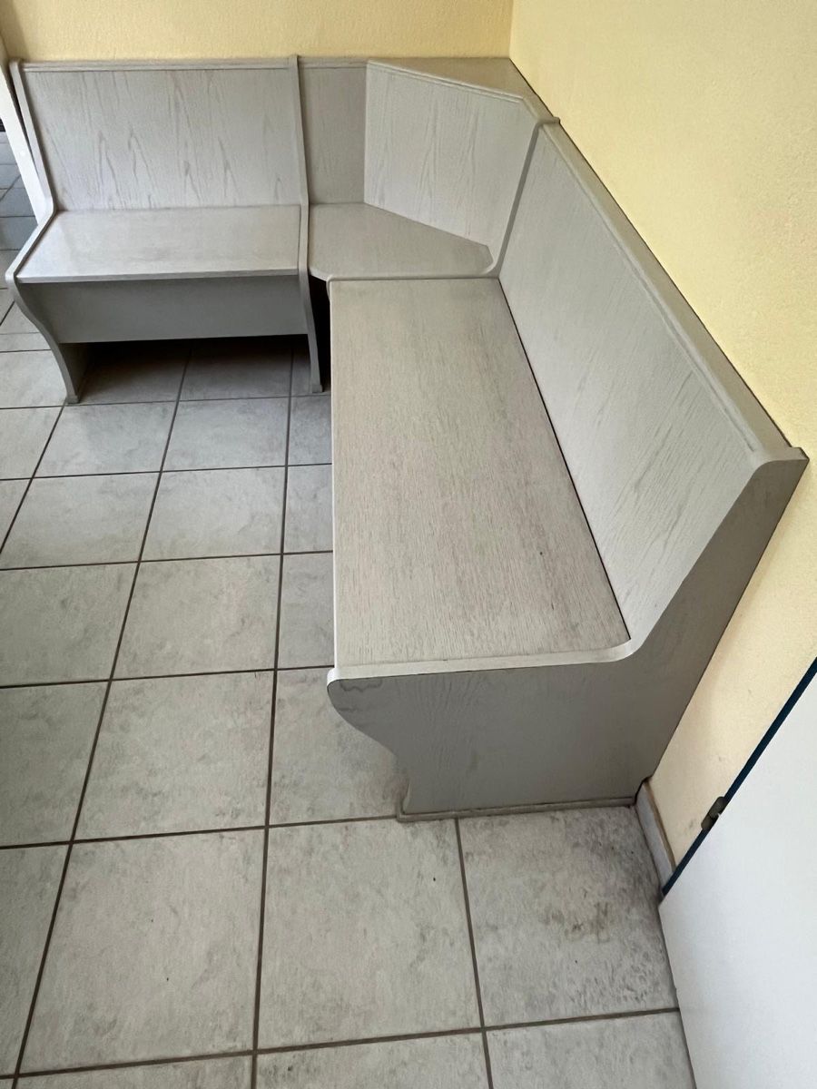 Bancs: Grauer Holz-Eckbank  – D'occasion à Rupperswil par xyzcr97