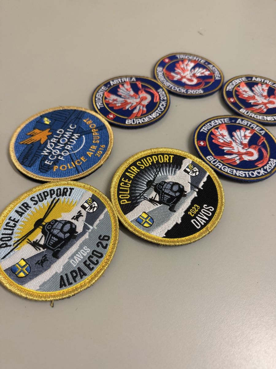Armée suisse Plaquettes & Badges: Militär Badje sammerstücke  – Neuf (Voir description) à Zürich par papaplatte 1
