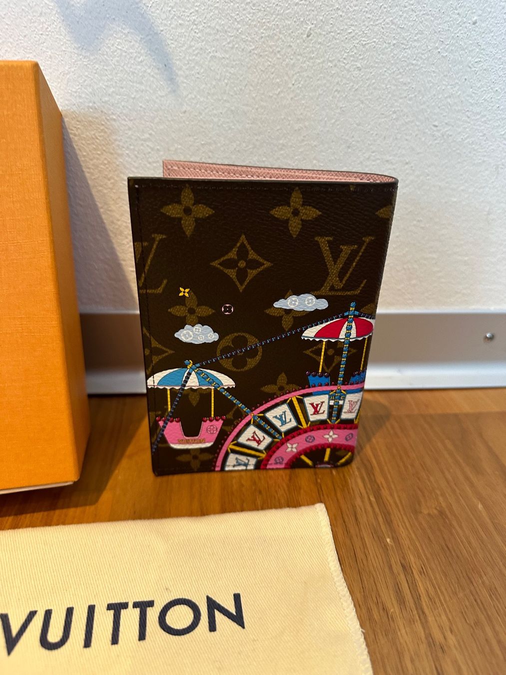 Louis Vuitton Borse da donna: Louis Vuitton Passportholder Neu-Fullset – Nuovo e nell'imballaggio originale da Hittnau venduto da LuxAndMore 3