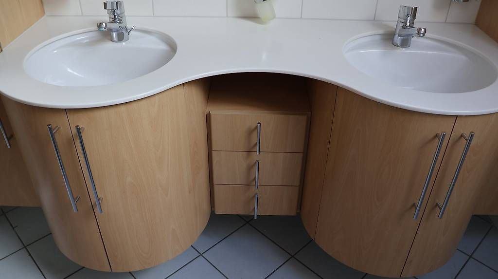 Mobili per bagno: Badmöbel inkl. Armaturen – Usato da Sutz venduto da Anker06 3