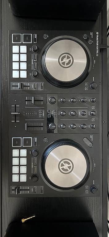 Native Instruments Console di mixaggio: Native Traktor Kontrol S2 MK3 – Usato da Bern venduto da Bubius
