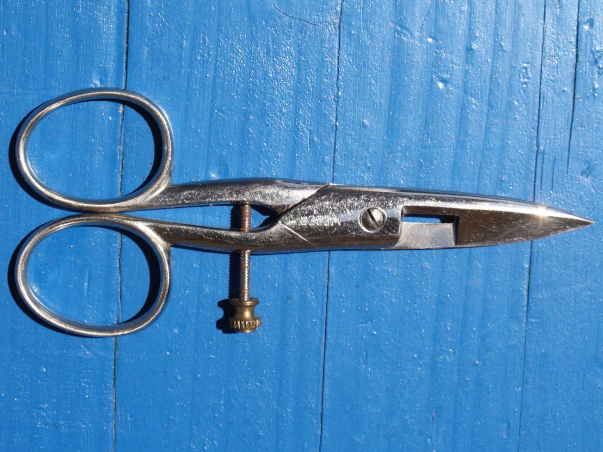 Tous les outils: KNOPFLOCHSCHERE – D'occasion à Wauwil par Pneuedy