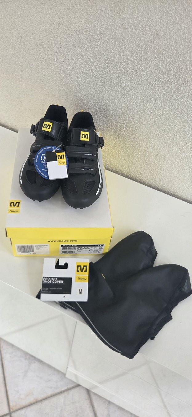 Mavic Scarpe da uomo: Mavic Aksium Elite black/white und shoecover – Nuovo e nell'imballaggio originale da Grüt (Gossau ZH) venduto da fkroetz