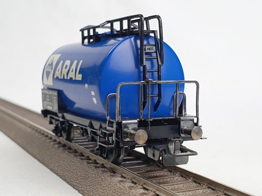 Märklin Modellini di ferrovie: Märklin 4646 DB Kesselwagen "ARAL" , Version: 1977 – Usato da Seon venduto da voAllBah 3