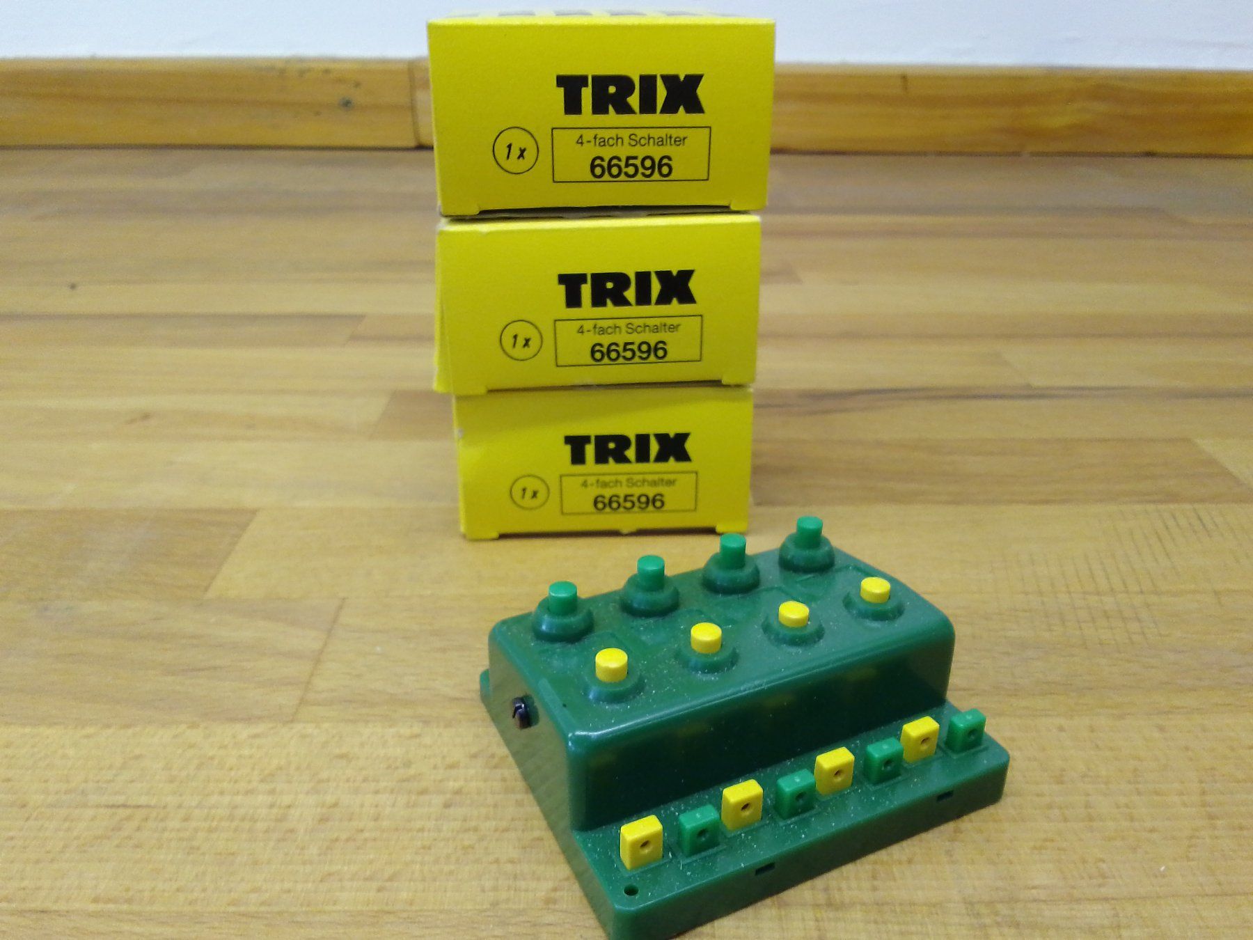 Trix Modellini di ferrovie: Druckschalter 4fach – Usato da Zollikofen venduto da Noak